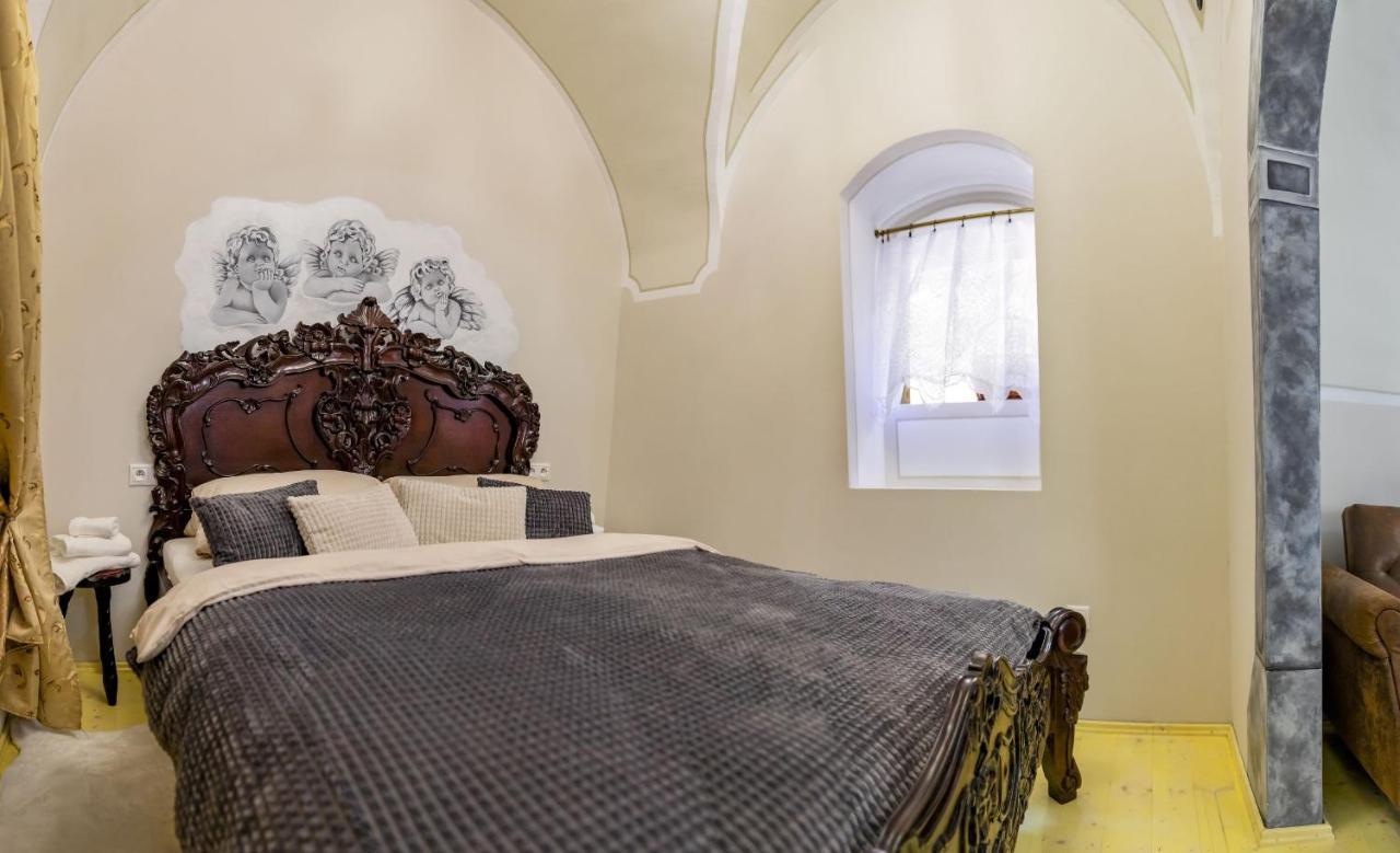 Apartman Charlotte V Dome So Studnou Na Streche Banska Stiavnica Exterior photo